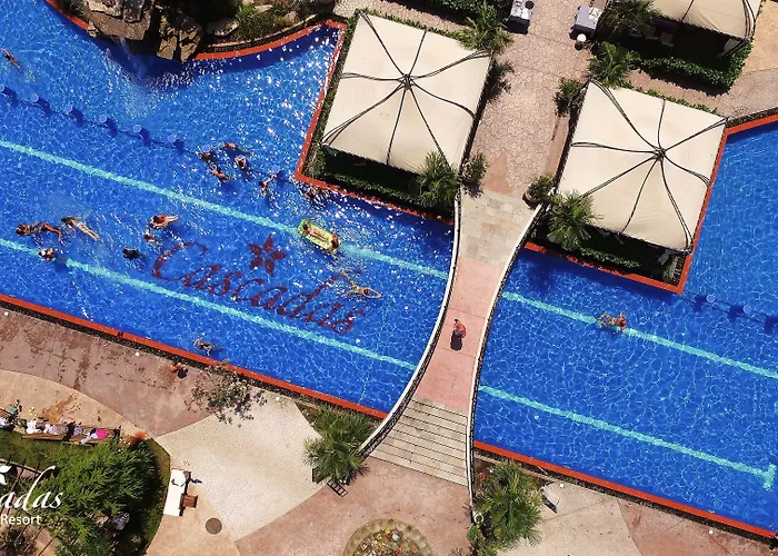 Ξενοδοχείο με διαμερίσματα Cascadas Family Resort 4*