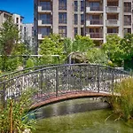 Cascadas Family