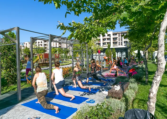 Cascadas Family Aparthotel 4*