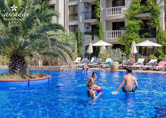 Apartahotel Cascadas Family