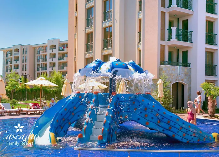 Cascadas Family Apartahotel 4*